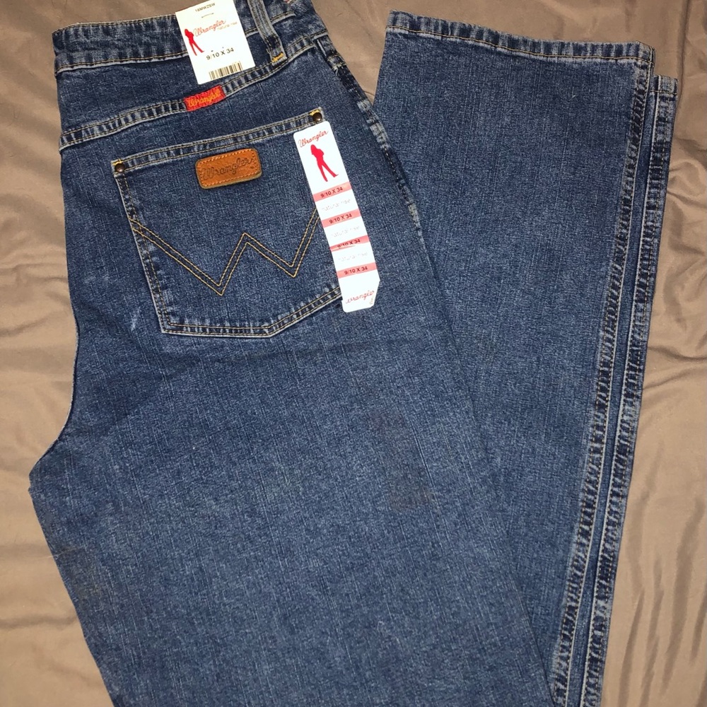 Women’s wranglers NWT!